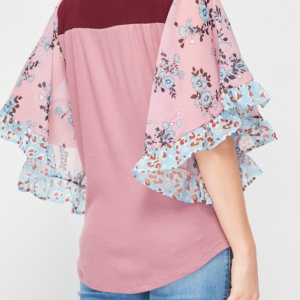 🌸 Gorgeous flutter sleeve top 🌸